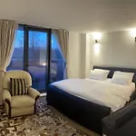 Exquisitely Spacious London Central