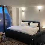 Exquisitely Spacious London Central